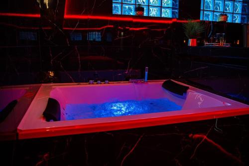 Hot tub, Decouvrez la Suite Mirage a 30 minutes de Paris in Pontoise Hot tub, Decouvrez la Suite Mirage a 30 minutes de Paris in Pontoise