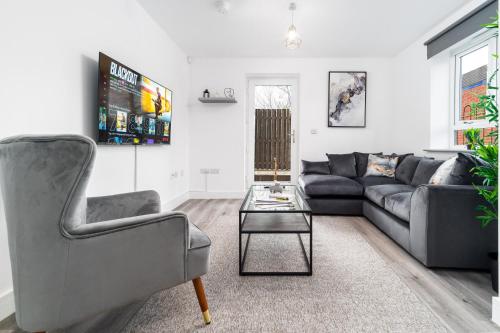 Guestroom, Two Bedroom Apartment - Balcony - Secure Parking - Smart TV - Wifi - Netflix - 3MC in Oldbury Guestroom, Two Bedroom Apartment - Balcony - Secure Parking - Smart TV - Wifi - Netflix - 3MC in Oldbury