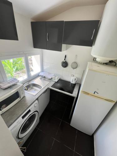 Kitchen, NEW 2 bedroom House 15mins from Paris by Train in Sarcelles Kitchen, NEW 2 bedroom House 15mins from Paris by Train in Sarcelles