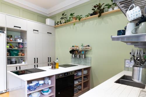 廚房, 巴斯背包客旅舍 (Bath Backpackers Hostel) in 巴斯市中心 廚房, 巴斯背包客旅舍 (Bath Backpackers Hostel) in 巴斯市中心