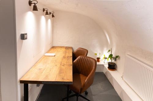 Shared lounge/TV area, Bath Backpackers Hostel in Bath Shared lounge/TV area, Bath Backpackers Hostel in Bath