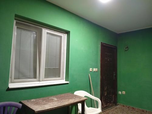 Zuta kuca na kraj sela in Sajlovo Zuta kuca na kraj sela in Sajlovo