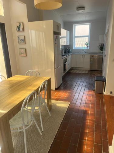 3 Bedroom Beach House in Coogee near Coogee Beach 3 Bedroom Beach House in Coogee near Coogee Beach