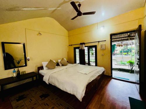 Crocodile Safari Camp in Chitwan Crocodile Safari Camp in Chitwan