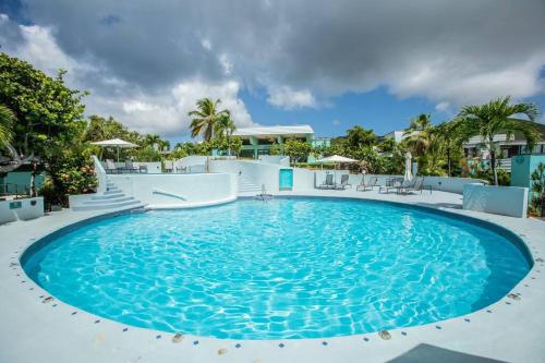 Beautiful Ocean Views Amazing Sunsets three pool! in Bolongo Beautiful Ocean Views Amazing Sunsets three pool! in Bolongo