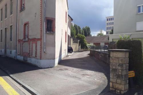 Bel appartement proche gare - WiFi - parking in Vesoul Bel appartement proche gare - WiFi - parking in Vesoul