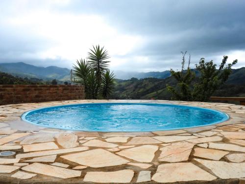 Úszómedence, Villarejo Santa Cruz in Delfim Moreira Úszómedence, Villarejo Santa Cruz in Delfim Moreira