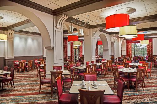 Restaurant, Wyndham Garden Lake Buena Vista – Disney Springs® Area in Orlando (FL) Restaurant, Wyndham Garden Lake Buena Vista – Disney Springs® Area in Orlando (FL)