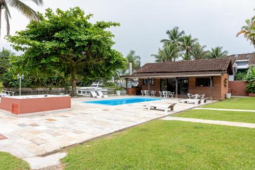 Casa na Marina com piscina churrasqueira e pier in Guaruja Casa na Marina com piscina churrasqueira e pier in Guaruja