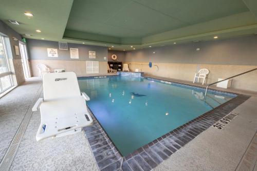 Swimming pool, Holiday Inn Express & Suites Garland SW - NE Dallas Area By IHG in Highland Meadows Swimming pool, Holiday Inn Express & Suites Garland SW - NE Dallas Area By IHG in Highland Meadows