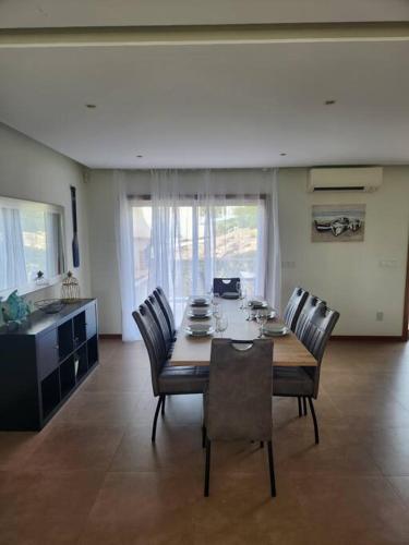 Casa Rogel by Armação de Pêra with Heated Pool and Games Room (Casa Rogel by Armacao de Pera with Heated Pool and Games Room) in ซีฟล์ว Casa Rogel by Armação de Pêra with Heated Pool and Games Room (Casa Rogel by Armacao de Pera with Heated Pool and Games Room) in ซีฟล์ว