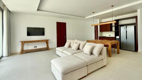 Zona de TV/saló-bar comuns, W&W Private two-bedroom villa with swimming pool in Kuang Zona de TV/saló-bar comuns, W&W Private two-bedroom villa with swimming pool in Kuang