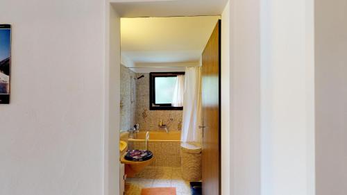 Bathroom, Apartment Piz Argient in Samedan Bathroom, Apartment Piz Argient in Samedan