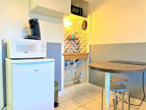 Studio Avec Balcon Proche Gare in Μελούν Studio Avec Balcon Proche Gare in Μελούν