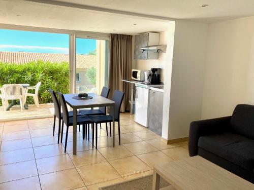 Cocina, Calvi Résidence, Appart'hôtel (Calvi Residence, Appart'hotel) in Calvi Cocina, Calvi Résidence, Appart'hôtel (Calvi Residence, Appart'hotel) in Calvi