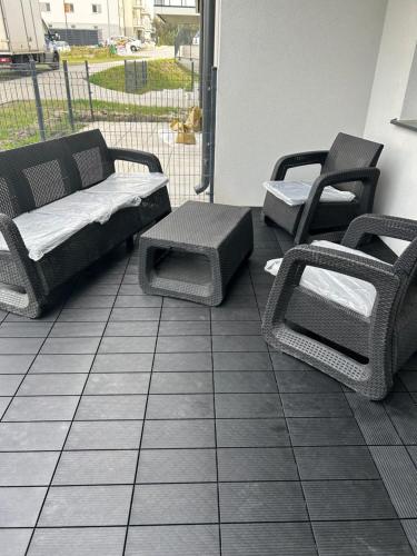 Varanda/terraço, Jasny i Elegancki Apartament Pastelowa z Parkingiem by Noclegi Renters in Lostowice Varanda/terraço, Jasny i Elegancki Apartament Pastelowa z Parkingiem by Noclegi Renters in Lostowice