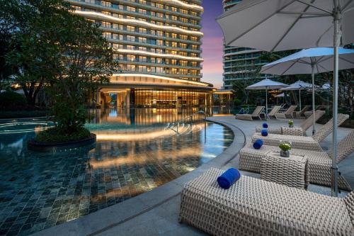 Swimming pool, Crowne Plaza Sanya Yazhou Bay By IHG in Sanya Swimming pool, Crowne Plaza Sanya Yazhou Bay By IHG in Sanya