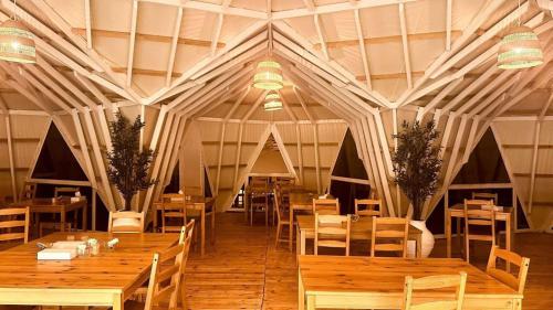 مطعم, ستاري دومز ديزرت كامب (Starry Domes Desert Camp) in الرمال الشرقية (وهيبة) مطعم, ستاري دومز ديزرت كامب (Starry Domes Desert Camp) in الرمال الشرقية (وهيبة)