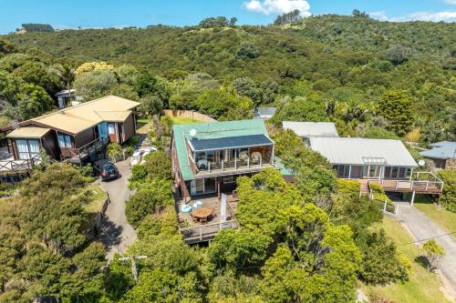 Exterior view, Seahorse Cottage - Stay Waiheke in Waiheke Island Exterior view, Seahorse Cottage - Stay Waiheke in Waiheke Island