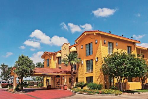 Alrededores, Flex Studios Culebra in Balcones Heights Alrededores, Flex Studios Culebra in Balcones Heights