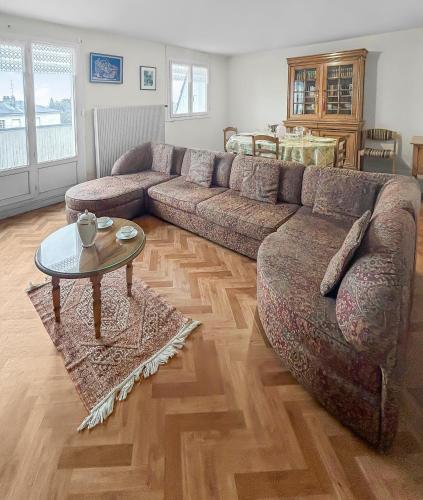Lumineux et bien situé avec balcon & parking privé (Lumineux et bien situe avec balcon & parking prive) in 盧瓦爾河畔聖西 Lumineux et bien situé avec balcon & parking privé (Lumineux et bien situe avec balcon & parking prive) in 盧瓦爾河畔聖西