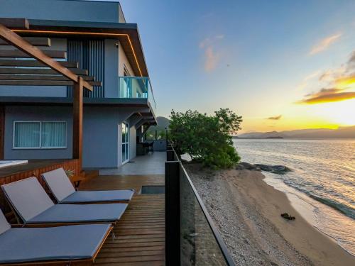 沙灘, Casa à Beira-mar, com Spa e Vista Deslumbrante no Ribeirão da Ilha em Florianópolis (Casa a Beira-mar, com Spa e Vista Deslumbrante no Ribeirao da Ilha em Florianopolis) in 里貝朗達伊利亞 沙灘, Casa à Beira-mar, com Spa e Vista Deslumbrante no Ribeirão da Ilha em Florianópolis (Casa a Beira-mar, com Spa e Vista Deslumbrante no Ribeirao da Ilha em Florianopolis) in 里貝朗達伊利亞