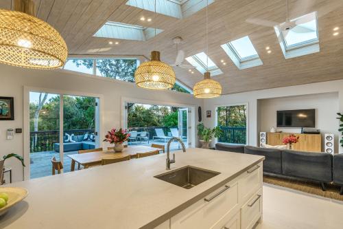 Kitchen, Skyview Onetangi - Stay Waiheke in Waiheke Island Kitchen, Skyview Onetangi - Stay Waiheke in Waiheke Island