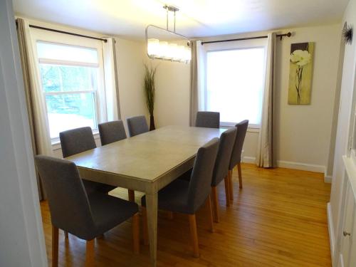 Spacious 4 bedroom home with large yard in נטיק(אם אי) Spacious 4 bedroom home with large yard in נטיק(אם אי)