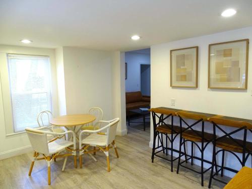 3 Bed Apartment in Quiet Neighborhood in Νέιτικ(Μασαχουσέτη) 3 Bed Apartment in Quiet Neighborhood in Νέιτικ(Μασαχουσέτη)