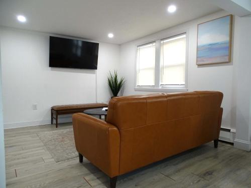 Comfortable 3 Bed Apt in Quiet Neighborhood in נטיק(אם אי) Comfortable 3 Bed Apt in Quiet Neighborhood in נטיק(אם אי)