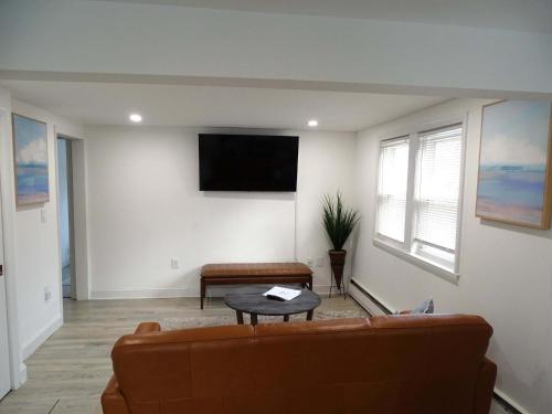 Comfortable 3 Bed Apt in Quiet Neighborhood in נטיק(אם אי) Comfortable 3 Bed Apt in Quiet Neighborhood in נטיק(אם אי)