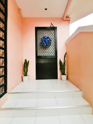 Entrance, B Guest House Room Rentals in San Fernando Entrance, B Guest House Room Rentals in San Fernando
