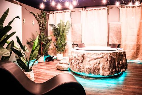 L'Éden Tropical love room (L'Eden Tropical love room) in Abelcourt L'Éden Tropical love room (L'Eden Tropical love room) in Abelcourt