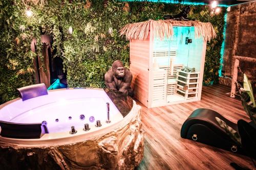 L'Éden Tropical love room (L'Eden Tropical love room) in Abelcourt L'Éden Tropical love room (L'Eden Tropical love room) in Abelcourt