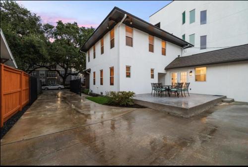 Зручності, MyCrib Houston Hostel in Хьюстон (TX) Зручності, MyCrib Houston Hostel in Хьюстон (TX)