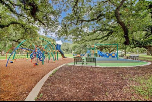 Playground, MyCrib Houston Hostel in Houston (TX) Playground, MyCrib Houston Hostel in Houston (TX)
