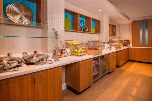 餐飲選擇, 春季山丘套房酒店 (SpringHill Suites Gaithersburg) in 蓋士堡 (MD) 餐飲選擇, 春季山丘套房酒店 (SpringHill Suites Gaithersburg) in 蓋士堡 (MD)