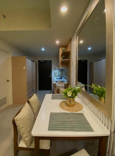 Kitchen, Alpine Villas Greens Staycation at Crosswinds Tagaytay in Tagaytay Kitchen, Alpine Villas Greens Staycation at Crosswinds Tagaytay in Tagaytay