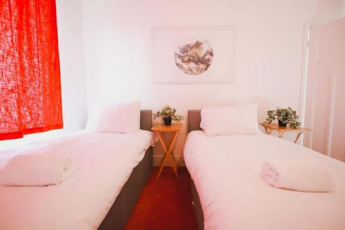 Court Rd - Contractors Long Stay by ShortStayUK