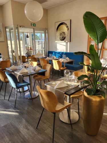 Restaurant, Hotel Restaurant Du Parc Saumur Logis Elegance in Le Fleuret Restaurant, Hotel Restaurant Du Parc Saumur Logis Elegance in Le Fleuret