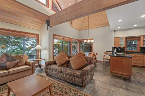 Three-Bedroom Apartment with Private Hot Tub (4745) image 5