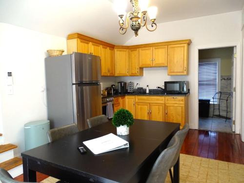 Spacious Two Bedroom Apartment in Natick (MA) Spacious Two Bedroom Apartment in Natick (MA)