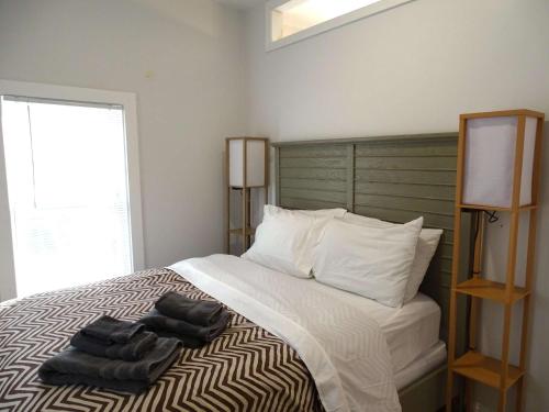 Spacious Two Bedroom Apartment in Natick (MA) Spacious Two Bedroom Apartment in Natick (MA)