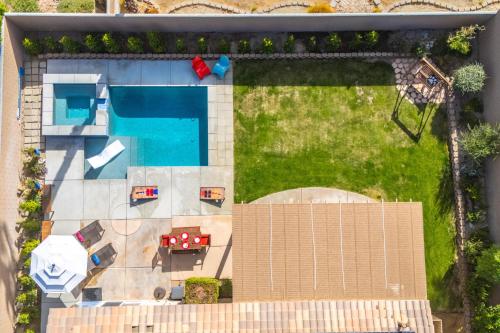 Near Downtown Palm Springs Home with Mountain Views