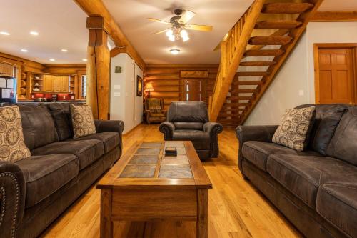 The Alders Chalet - by Fernie Central Reservations in 弗尼 The Alders Chalet - by Fernie Central Reservations in 弗尼