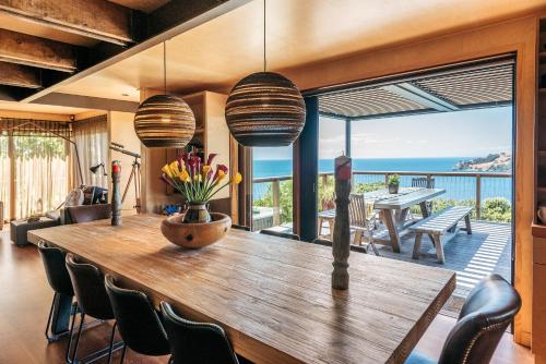 Belle Cove Villa, Spectacular Sea Views - Be My Guest in Waiheke Island Belle Cove Villa, Spectacular Sea Views - Be My Guest in Waiheke Island
