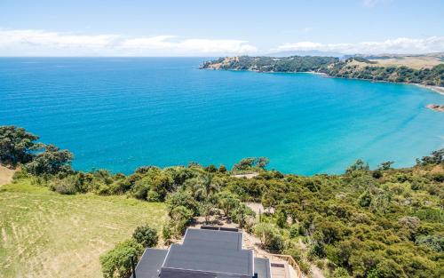 Belle Cove Villa, Spectacular Sea Views - Be My Guest in Waiheke Island Belle Cove Villa, Spectacular Sea Views - Be My Guest in Waiheke Island