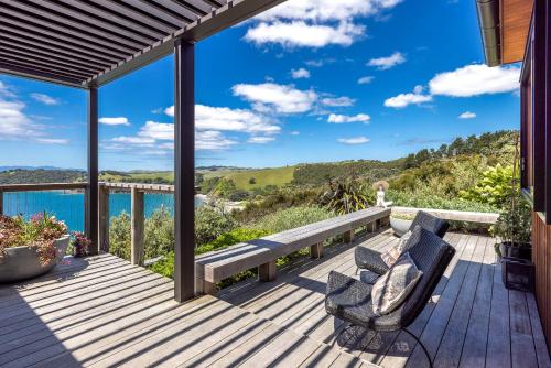 Belle Cove Villa, Spectacular Sea Views - Be My Guest in Waiheke Island Belle Cove Villa, Spectacular Sea Views - Be My Guest in Waiheke Island