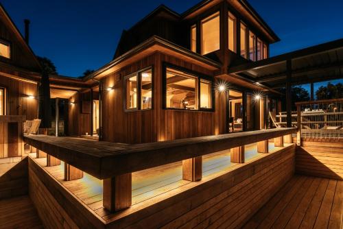 Belle Cove Villa, Spectacular Sea Views - Be My Guest in Waiheke Island Belle Cove Villa, Spectacular Sea Views - Be My Guest in Waiheke Island
