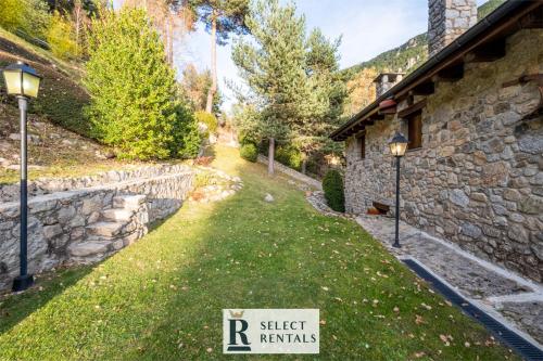 Authentic Andorran mountain cabin, near the lake and 10'city center in Engolasters Authentic Andorran mountain cabin, near the lake and 10'city center in Engolasters